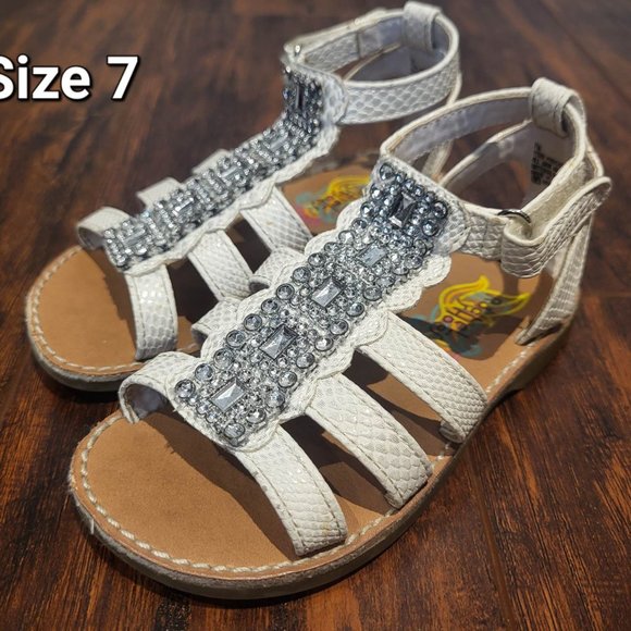 3/$20 🏷 Infant Strap Sandals Size 7 - Picture 2 of 3